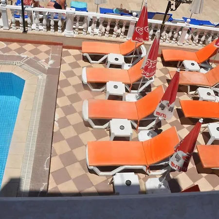 Ξενοδοχείο με διαμερίσματα Basils 2*