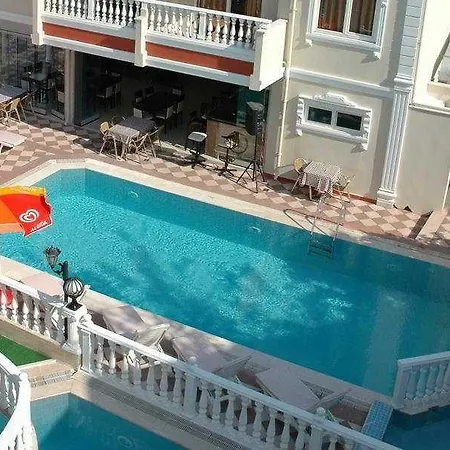 Ξενοδοχείο με διαμερίσματα Basils 2*